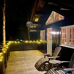 Dom wakacyjny Three Bedroom House With Jacuzzi In , Pets Allowed