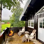 Three Bedroom House With Jacuzzi In , Pets Allowed Dom wakacyjny