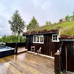 Three Bedroom House With Jacuzzi In , Pets Allowed Dom wakacyjny