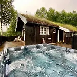 Three Bedroom House With Jacuzzi In , Pets Allowed