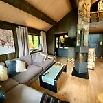 Three Bedroom House With Jacuzzi In , Pets Allowed Dom wakacyjny *