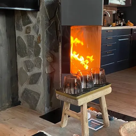 Three Bedroom House With Jacuzzi In , Pets Allowed *