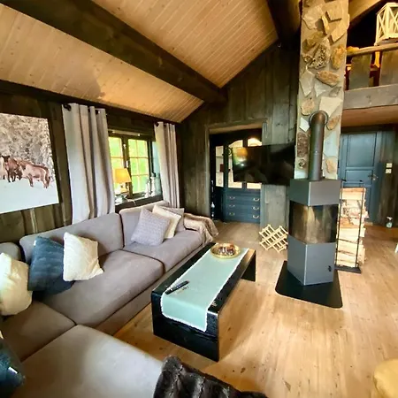 Three Bedroom House With Jacuzzi In , Pets Allowed Vakantiehuis *