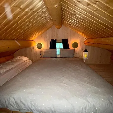 Three Bedroom House With Jacuzzi In , Pets Allowed Vakantiehuis *