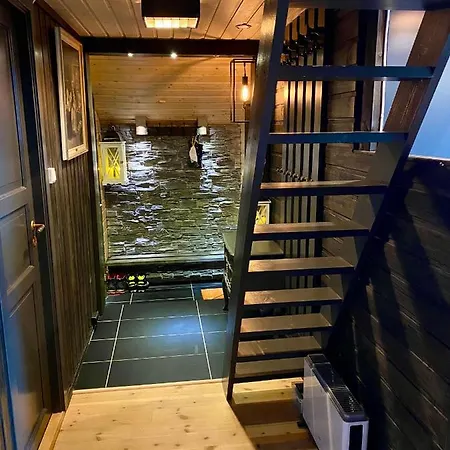 Three Bedroom House With Jacuzzi In , Pets Allowed *