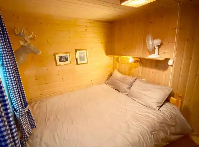 Semesterbostad Three Bedroom House With Jacuzzi In , Pets Allowed